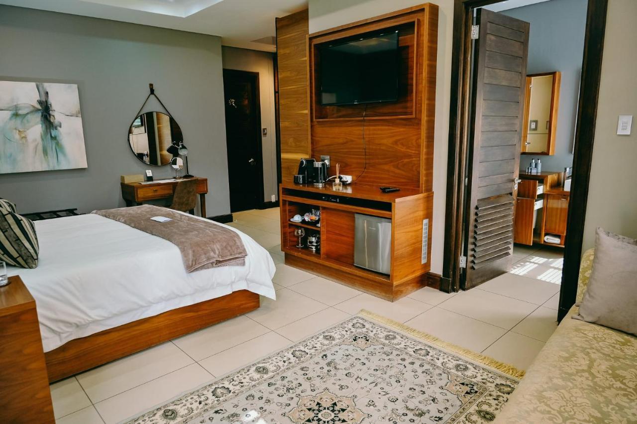 Tredenham Boutique Hotel Bloemfontein Exterior photo A room at the hotel
